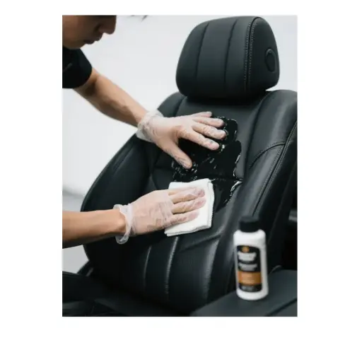 真皮座椅手工滋养